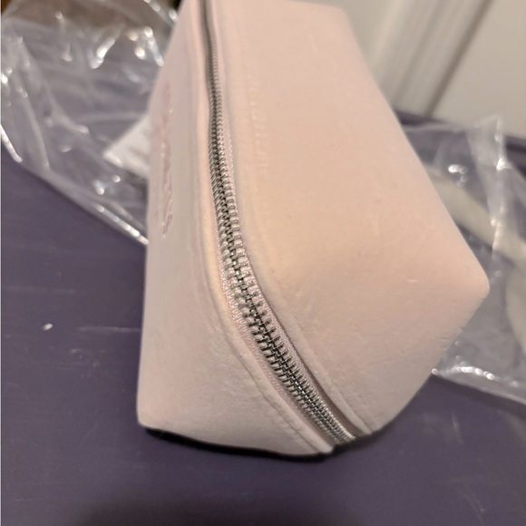Light pink velvet Kylie Cosmetics makeup bag - Picture 2 of 3